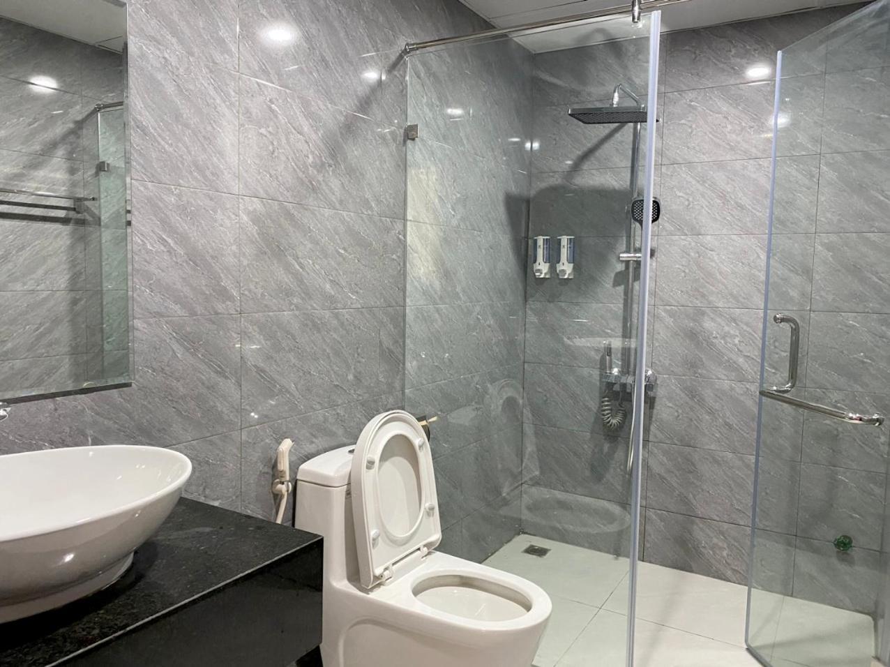 NguyẽN QuyèN Hotel Hanoi Bagian luar foto