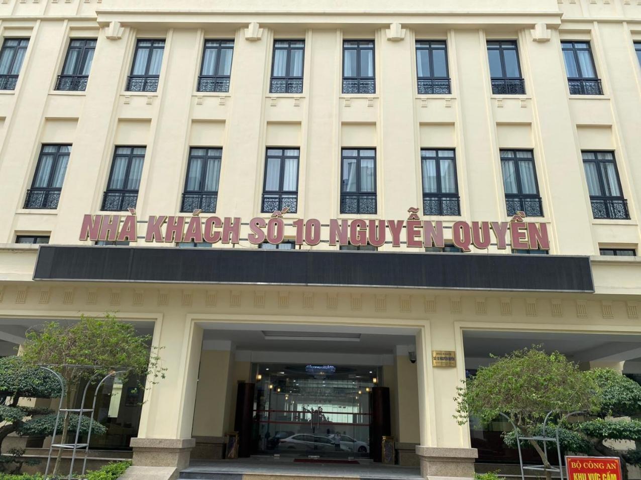 NguyẽN QuyèN Hotel Hanoi Bagian luar foto