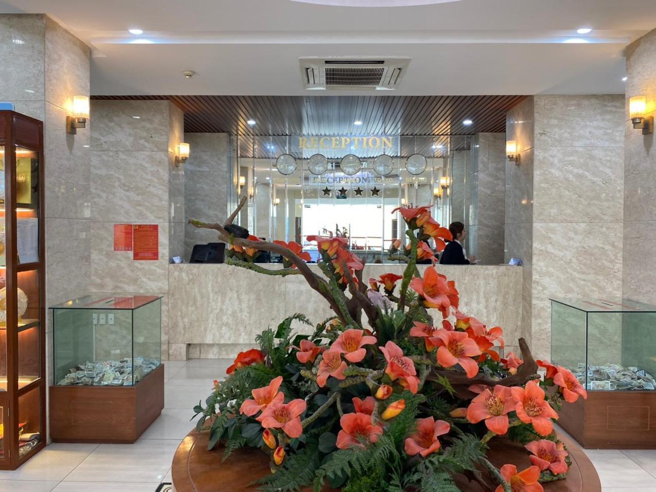 NguyẽN QuyèN Hotel Hanoi Bagian luar foto