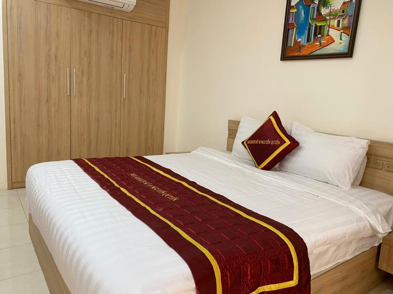 NguyẽN QuyèN Hotel Hanoi Bagian luar foto