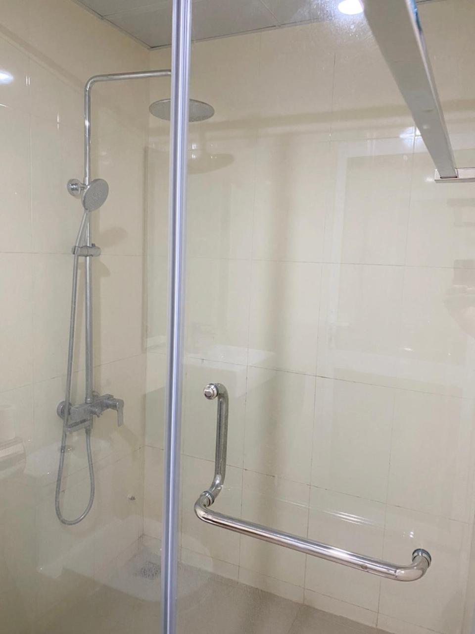 NguyẽN QuyèN Hotel Hanoi Bagian luar foto