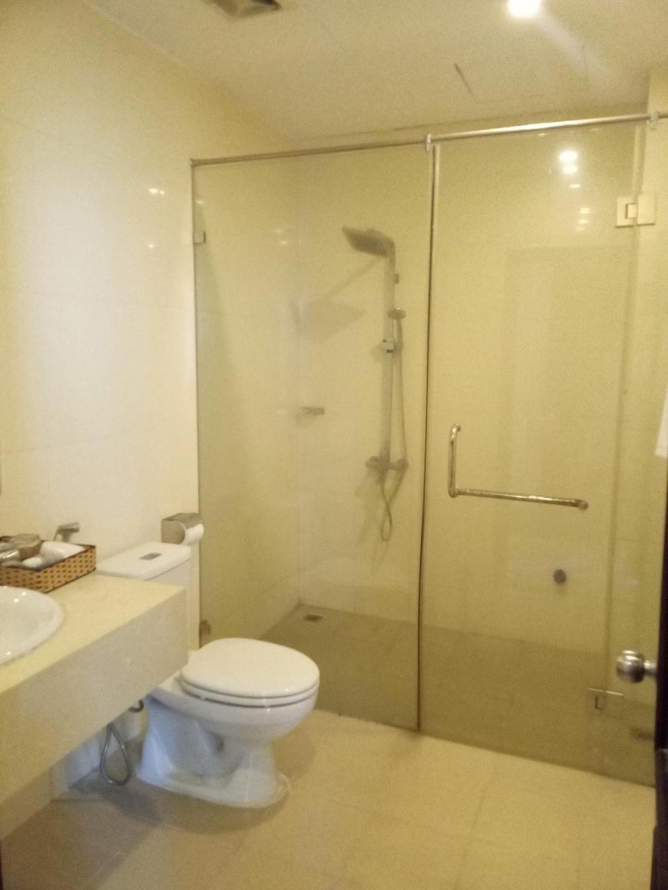 NguyẽN QuyèN Hotel Hanoi Bagian luar foto