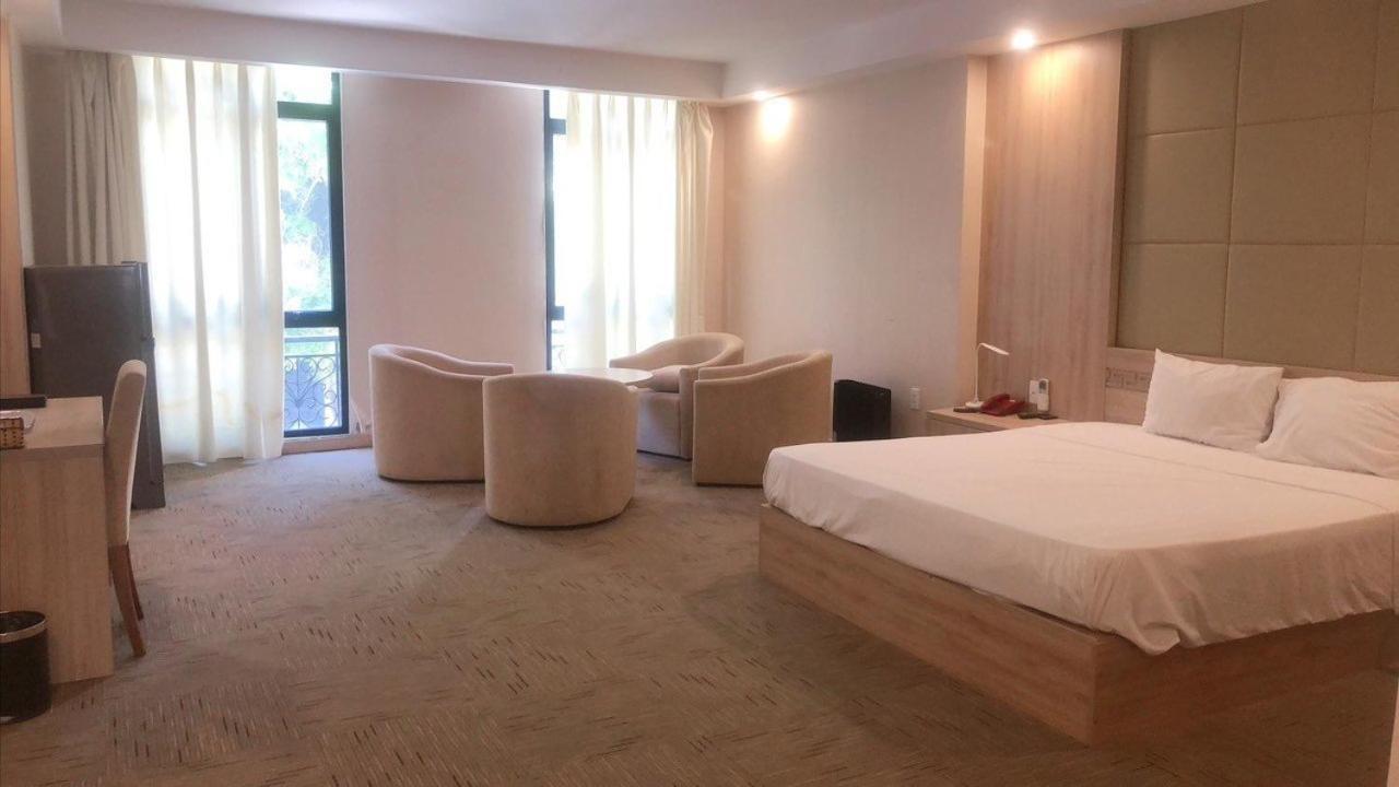 NguyẽN QuyèN Hotel Hanoi Bagian luar foto