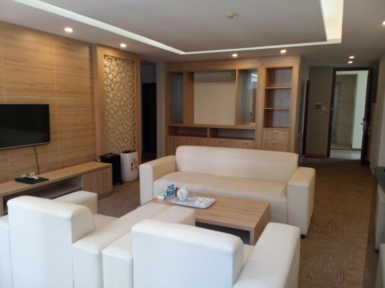 NguyẽN QuyèN Hotel Hanoi Bagian luar foto